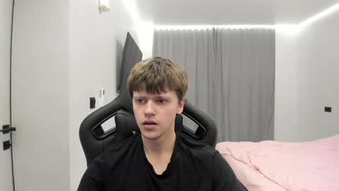 Snapshot of thomas_shelbivip chatting on 03-15-26, 11:00 Tomas online show from 03-15-26, 11:00