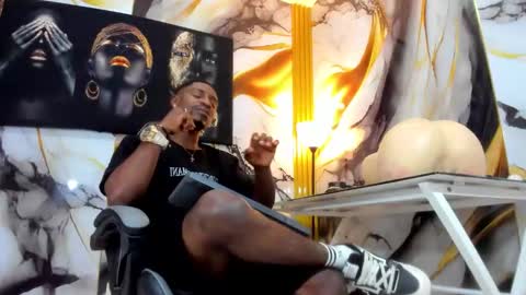 Thomas online show from 11-18-25, 04:06