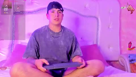 Snapshot of thomas_thundr chatting on 03-19-26, 06:06 Thomas and Faon online show from 03-19-26, 06:06