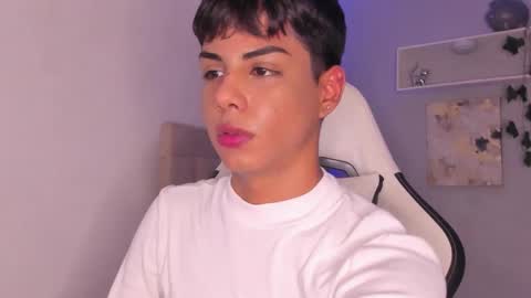 Snapshot of thomas_wild chatting on 10-16-25, 06:36 Thomas online show from 10-16-25, 06:36