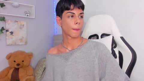 Snapshot of thomas_wild chatting on 11-11-25, 08:42 Thomas online show from 11-11-25, 08:42