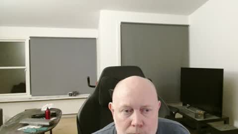 thomash32 online show from 11-07-25, 09:15