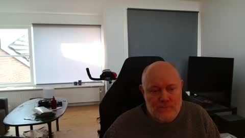 thomash32 online show from 11-16-25, 11:38