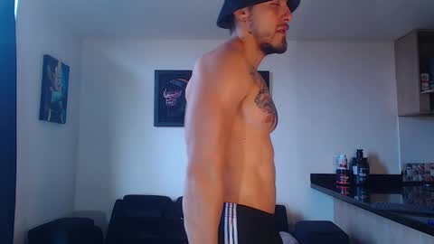 Snapshot of thomashoward31 chatting on 02-02-25, 09:23 Thomas online show from 02-02-25, 09:23