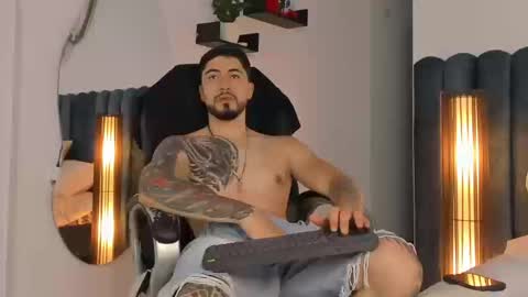 Snapshot of thomasmarzo1 chatting on 09-29-25, 05:40 sweetfit boy online show from 09-29-25, 05:40