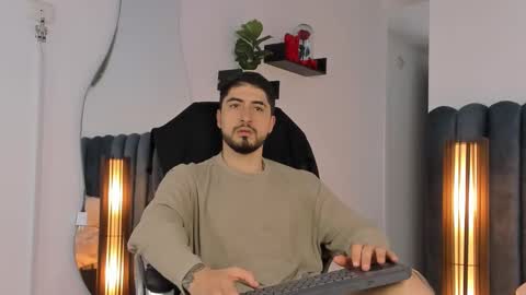 Snapshot of thomasmarzo1 chatting on 10-08-25, 06:16 sweetfit boy online show from 10-08-25, 06:16