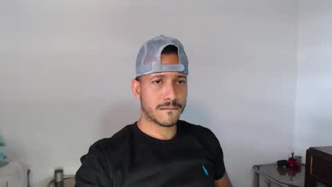 Snapshot of thommerxxx chatting on 09-25-25, 03:49 Thom online show from 09-25-25, 03:49