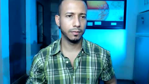 Snapshot of thommerxxx chatting on 12-04-25, 04:22 Thom online show from 12-04-25, 04:22