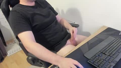 Snapshot of thommy2008 chatting on 12-22-25, 03:20 thommy2008 online show from 12-22-25, 03:20