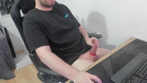 Snapshot of thommy2008 chatting on 02-06-26, 10:18 thommy2008 online show from 02-06-26, 10:18