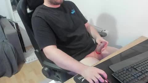 Snapshot of thommy2008 chatting on 02-23-26, 12:57 thommy2008 online show from 02-23-26, 12:57