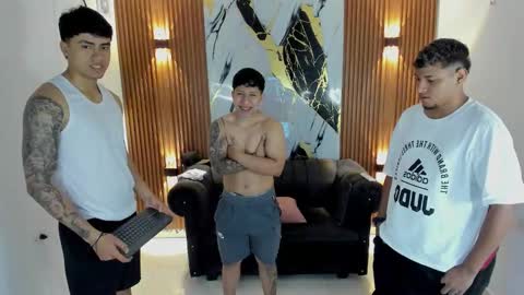 Snapshot of thomson_hot01 chatting on 09-19-25, 05:09 thomson_hot01 online show from 09-19-25, 05:09