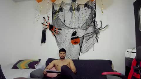 Snapshot of thomson_hot01 chatting on 10-17-25, 05:21 thomson_hot01 online show from 10-17-25, 05:21