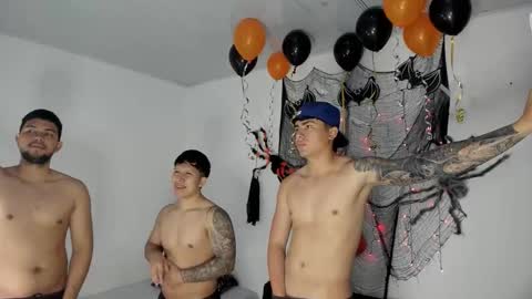 Snapshot of thomson_hot01 chatting on 10-18-25, 05:21 thomson_hot01 online show from 10-18-25, 05:21