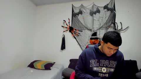 Snapshot of thomson_hot01 chatting on 10-31-25, 06:14 thomson_hot01 online show from 10-31-25, 06:14