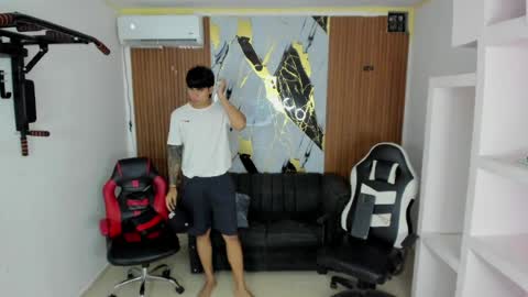 thomson_hot01 online show from 04-11-26, 05:12