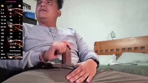 Snapshot of thor0200 chatting on 02-07-26, 02:37 thor0200 online show from 02-07-26, 02:37