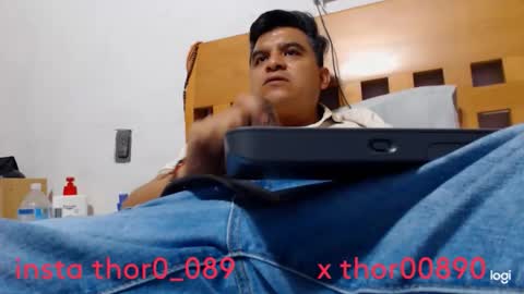 Snapshot of thor0200 chatting on 02-12-26, 06:30 thor0200 online show from 02-12-26, 06:30