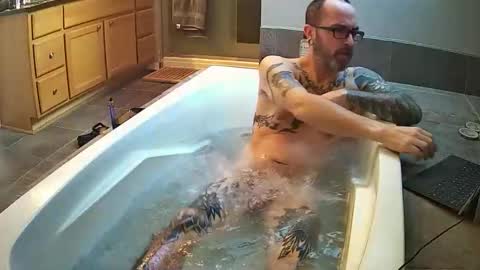 Snapshot of thor1892 chatting on 12-17-25, 06:14 thor1892 online show from 12-17-25, 06:14