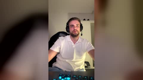 Snapshot of thorodinson03 chatting on 03-04-26, 11:22 thorodinson03 online show from 03-04-26, 11:22