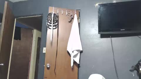 Snapshot of thoroughbred_1980 chatting on 01-06-26, 05:38 thoroughbred_1980 online show from 01-06-26, 05:38