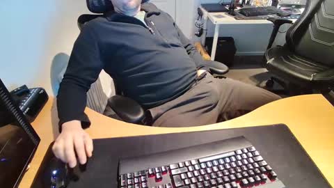 Snapshot of throbbingbrain chatting on 02-21-25, 12:16 Rob online show from 02-21-25, 12:16