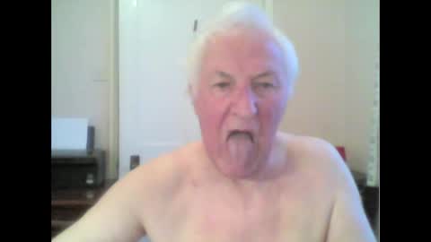 Snapshot of thruster99 chatting on 01-08-25, 08:27 thruster99 online show from 01-08-25, 08:27