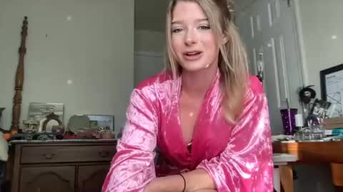 Holly Hills online show from 07-08-26, 10:36
