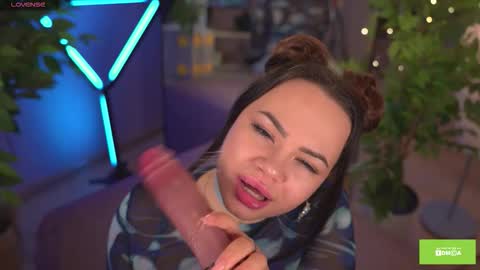 Snapshot of thunder_suck chatting on 12-18-25, 08:31 Brittney online show from 12-18-25, 08:31