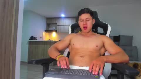 santiago online show from 09-25-25, 01:31