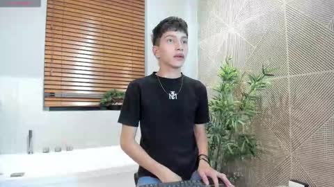 Snapshot of tiam_muller chatting on 11-03-25, 03:41 Tiam Muller online show from 11-03-25, 03:41