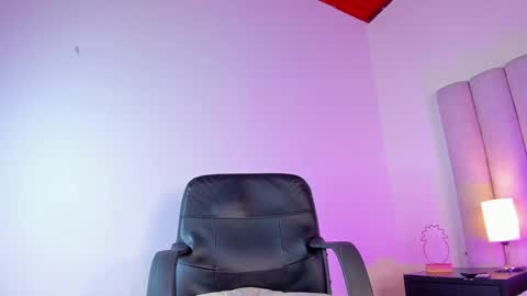 Snapshot of tiana_cinnamon chatting on 12-11-24, 03:02 TIANA online show from 12-11-24, 03:02