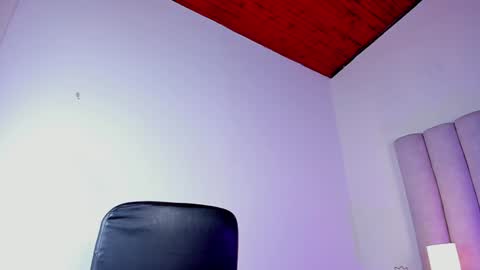 Snapshot of tiana_cinnamon chatting on 12-19-24, 06:34 TIANA online show from 12-19-24, 06:34
