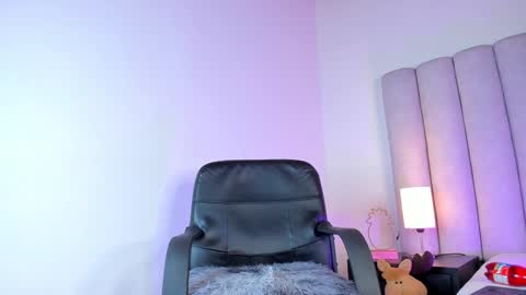 Snapshot of tiana_cinnamon chatting on 12-29-24, 06:27 TIANA online show from 12-29-24, 06:27