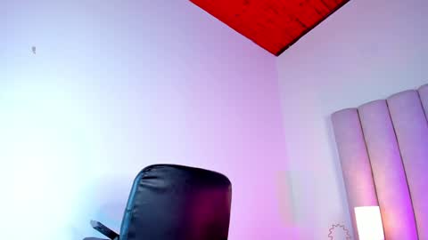 Snapshot of tiana_cinnamon chatting on 12-31-24, 07:53 TIANA online show from 12-31-24, 07:53