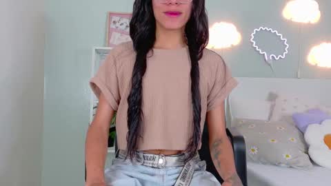 Snapshot of tiana_cinnamon chatting on 09-17-25, 07:37 TIANA online show from 09-17-25, 07:37