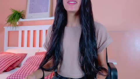 Snapshot of tiana_cinnamon chatting on 09-23-25, 07:28 TIANA online show from 09-23-25, 07:28