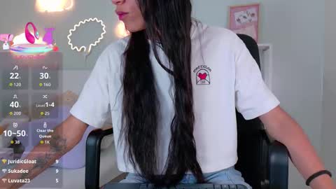 Snapshot of tiana_cinnamon chatting on 09-24-25, 07:39 TIANA online show from 09-24-25, 07:39