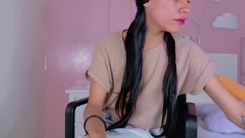 Snapshot of tiana_cinnamon chatting on 09-29-25, 08:02 TIANA online show from 09-29-25, 08:02