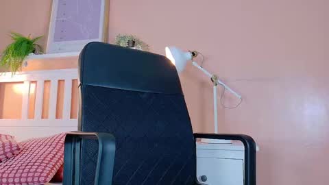 Snapshot of tiana_cinnamon chatting on 10-04-25, 07:34 TIANA online show from 10-04-25, 07:34