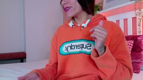 Snapshot of tiana_cinnamon chatting on 10-08-25, 07:33 TIANA online show from 10-08-25, 07:33