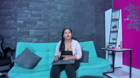 Snapshot of tiana_glow29 chatting on 05-29-26, 12:03 Tiana online show from 05-29-26, 12:03