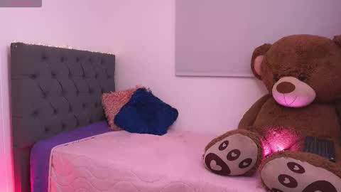 Snapshot of tiana_sanders chatting on 02-14-26, 01:46 TATIANA online show from 02-14-26, 01:46