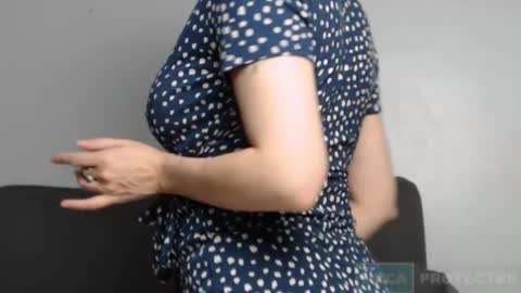 Snapshot of tiannarae chatting on 10-28-25, 04:49 TIANNA online show from 10-28-25, 04:49