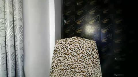 Snapshot of tiara_kishatsu chatting on 12-14-25, 10:09 arianna tiara online show from 12-14-25, 10:09