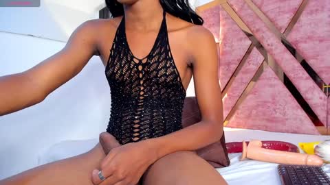 Snapshot of tifany_bigdick chatting on 12-29-24, 05:44 Tifanny online show from 12-29-24, 05:44