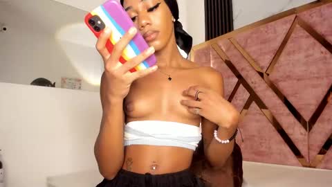 Snapshot of tifany_bigdick chatting on 09-16-25, 06:53 Tifanny online show from 09-16-25, 06:53