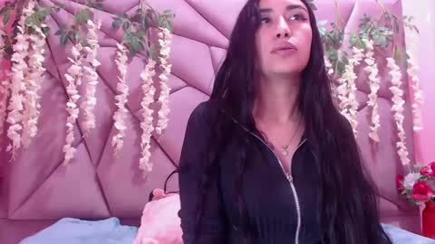 Snapshot of tiffani_hott_ chatting on 12-12-24, 03:21 TIFANI online show from 12-12-24, 03:21