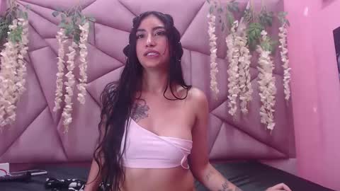 Snapshot of tiffani_hott_ chatting on 01-19-25, 10:50 TIFANI online show from 01-19-25, 10:50