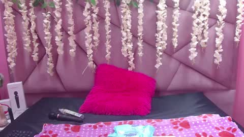 Snapshot of tiffani_hott_ chatting on 02-14-25, 02:50 TIFANI online show from 02-14-25, 02:50